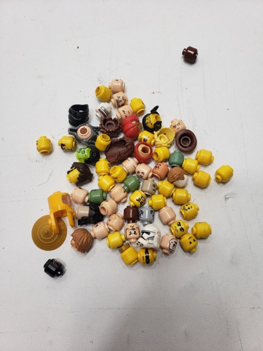 LEGO Minifigure Head Lot 50+ Mixed Yellow & Flesh Tone Genuine LEGO Bulk